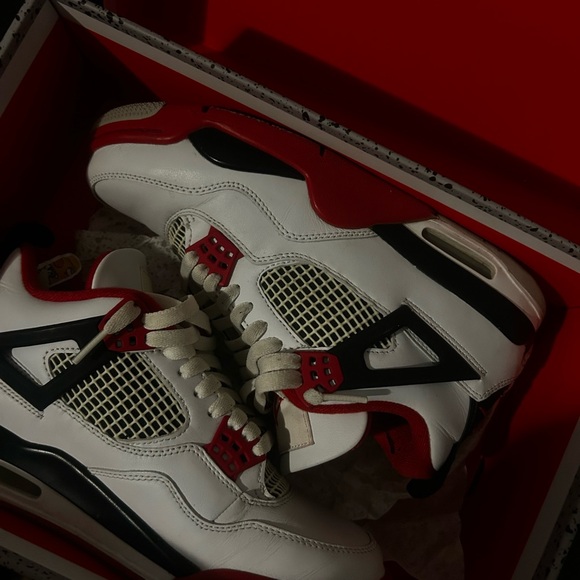 Red Fire J4 - Picture 2 of 4